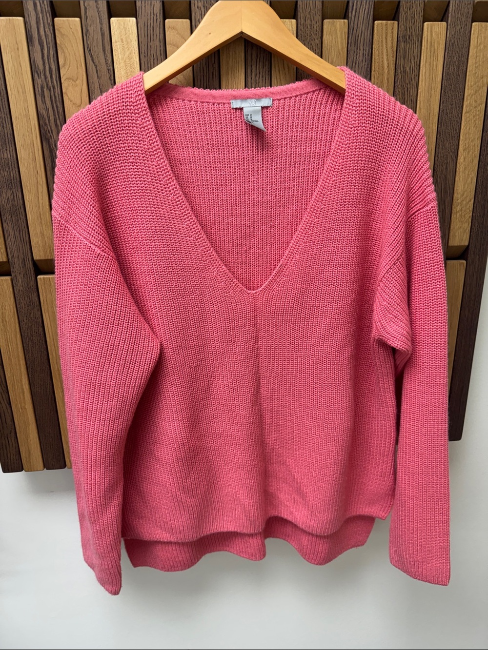 H&M Wool Blend Coral Pink V-Neck Sweater, size M